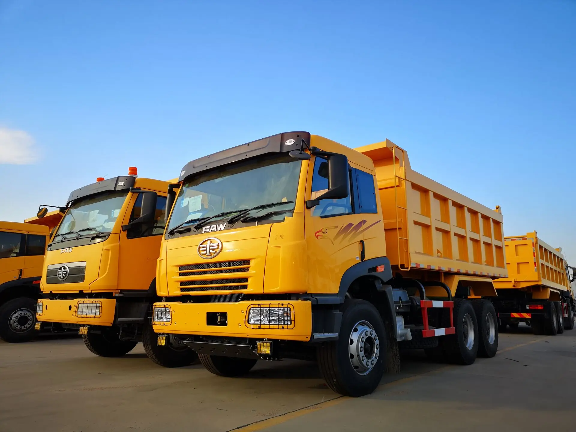 DUMP TRUCKS